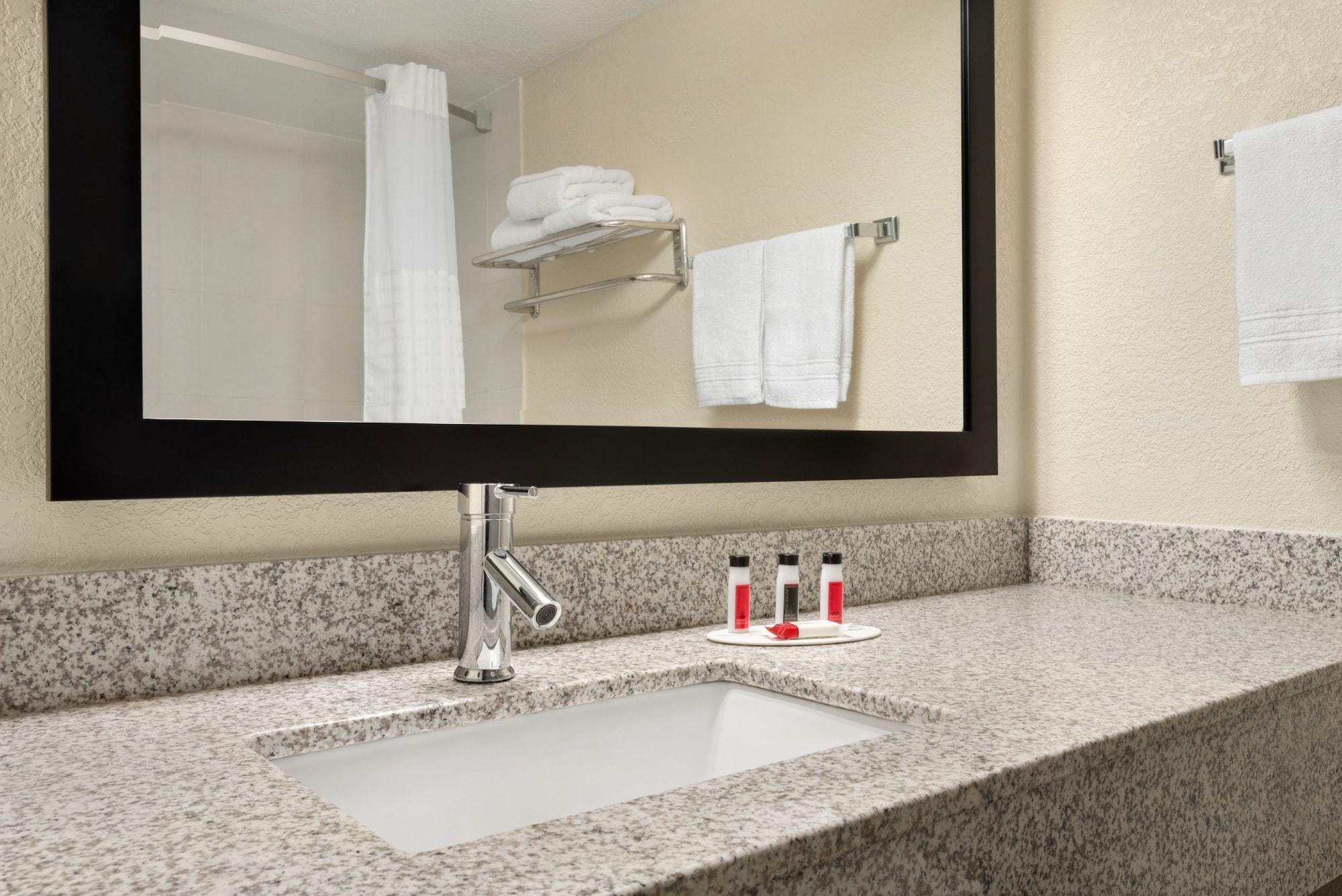 Hotel Super 8 By Wyndham Des Moines Esterno foto