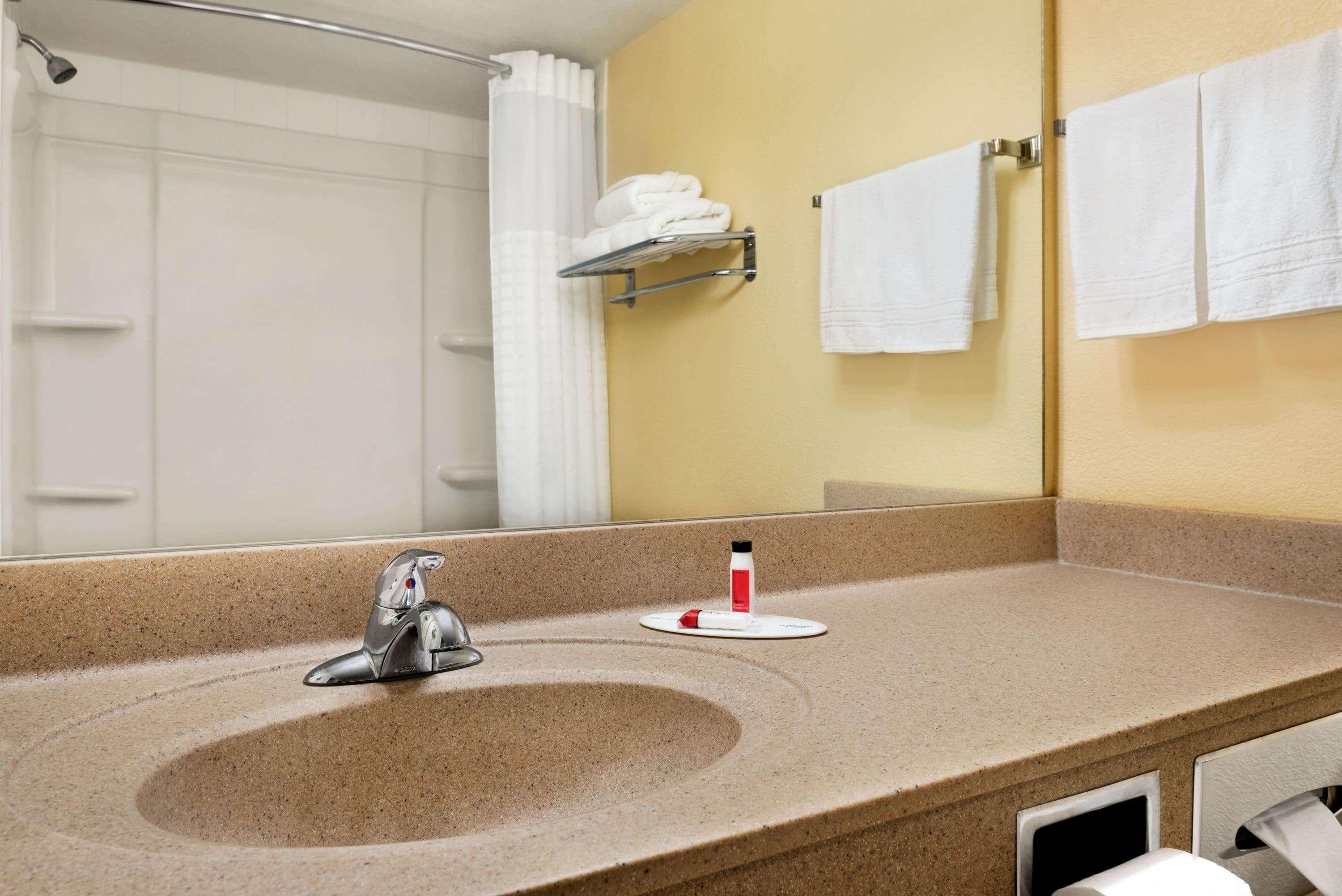 Hotel Super 8 By Wyndham Des Moines Esterno foto