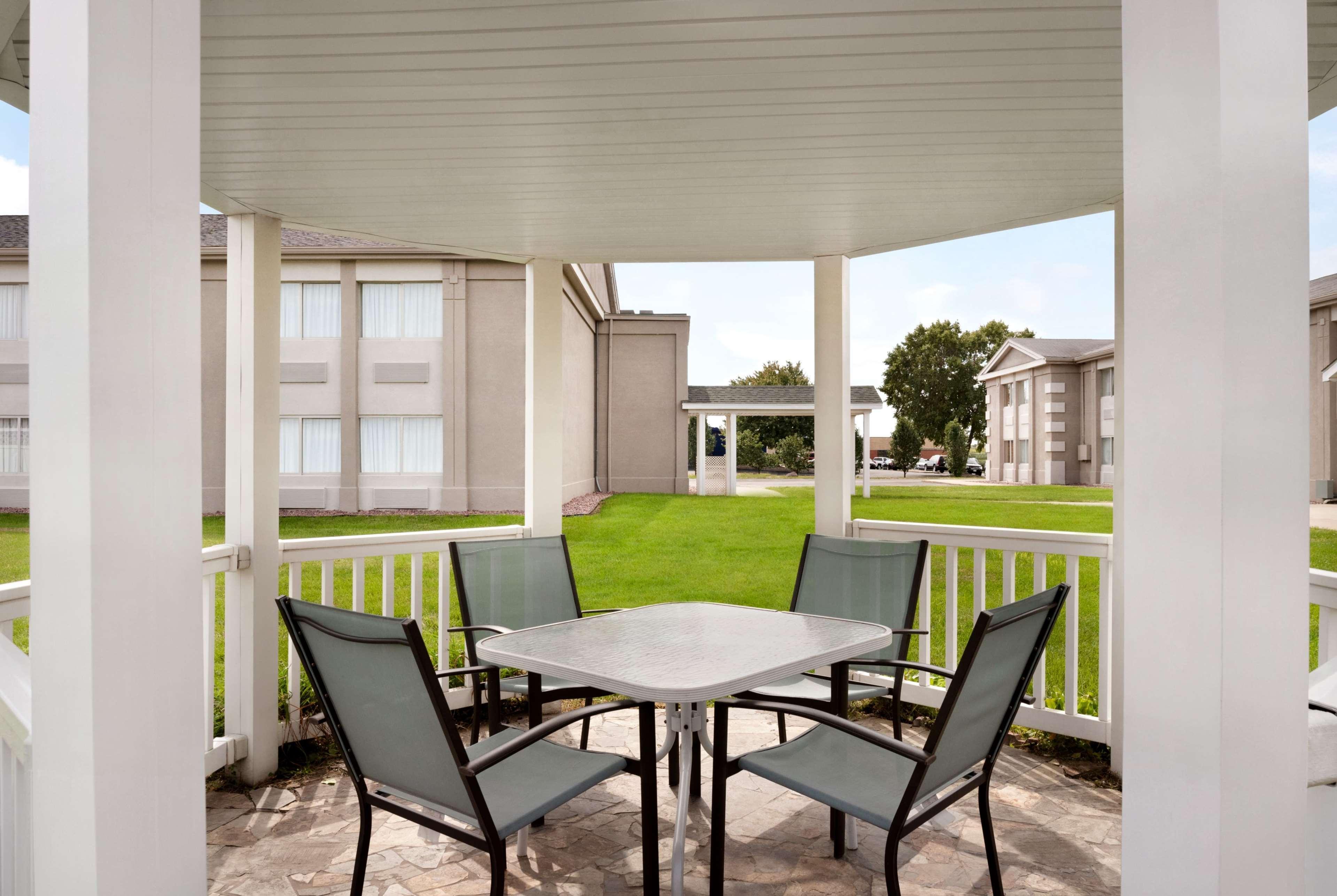 Hotel Super 8 By Wyndham Des Moines Esterno foto