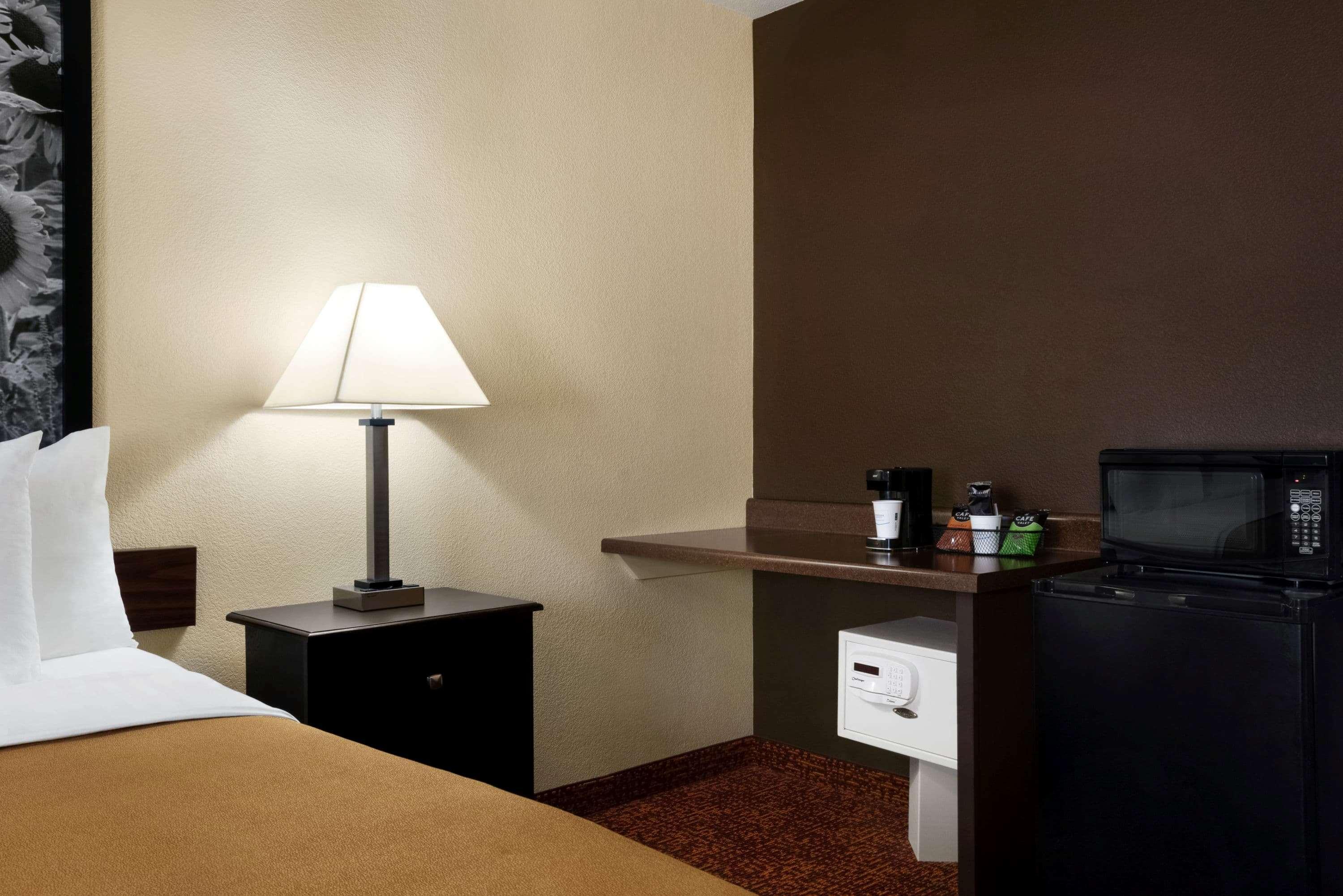 Hotel Super 8 By Wyndham Des Moines Esterno foto