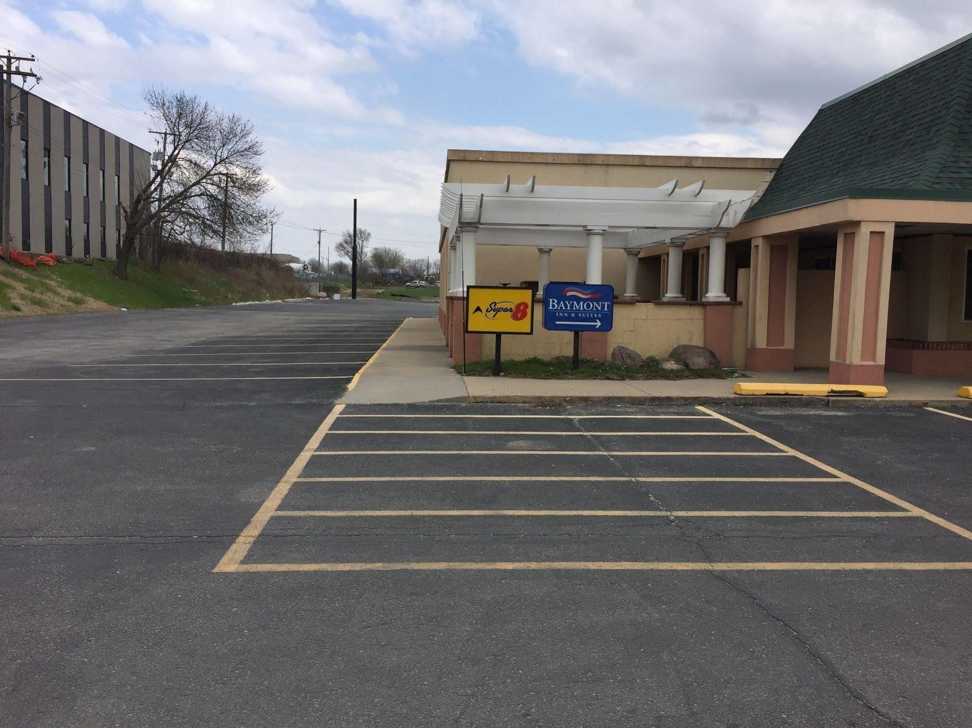 Hotel Super 8 By Wyndham Des Moines Esterno foto