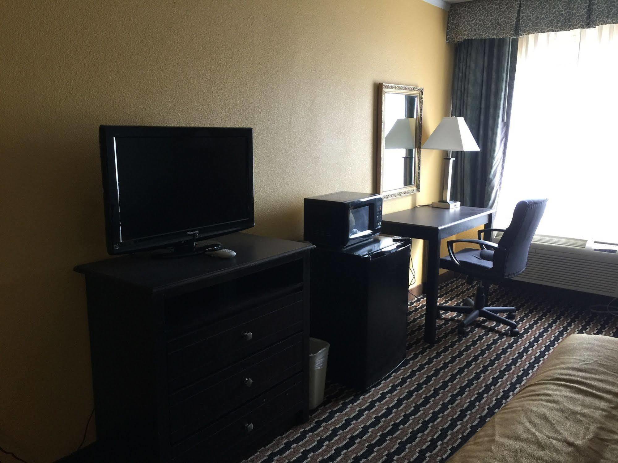 Hotel Super 8 By Wyndham Des Moines Esterno foto